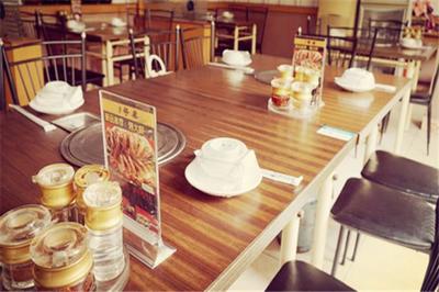 疯狂派对餐饮加盟 打造潮流餐饮新风尚